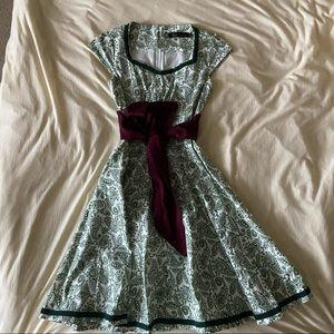 Retro green patterned dress